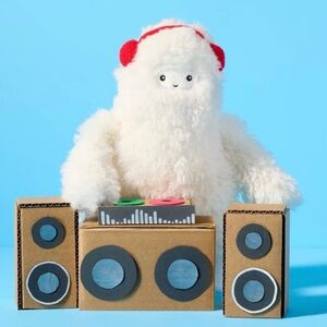 🆕- Gigglescape- 14" Yeti Standing with Ear Muffs Stuffed Animal. NWT